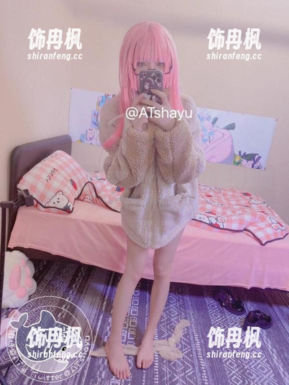 看AT鲨玩转吊带新娘cos，总有借鉴到的穿搭灵感！