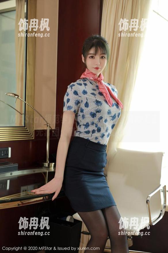 MFStar模范学院 - 电竞唐嫣学姐的无圣光套图：随意又高冷的感觉