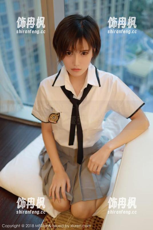 MFStar模范学院 - 草莓兔兔，这组网袜写真靠什么吸引我关注的？