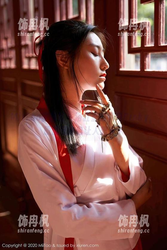 MiiTao蜜桃社 - 浴缸里的佩琦Pinky，原图与图包让人想多了