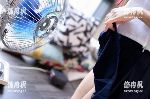 若隐若现的福利：看Seoyool(서율)把草莓内裤与灯笼裤穿出了新高度！