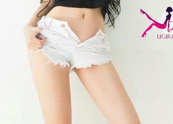 UGirls尤果网 – 每当我看到欣杨Kitty泳衣的美图，都会想，能不能在里面蹭个潮流？