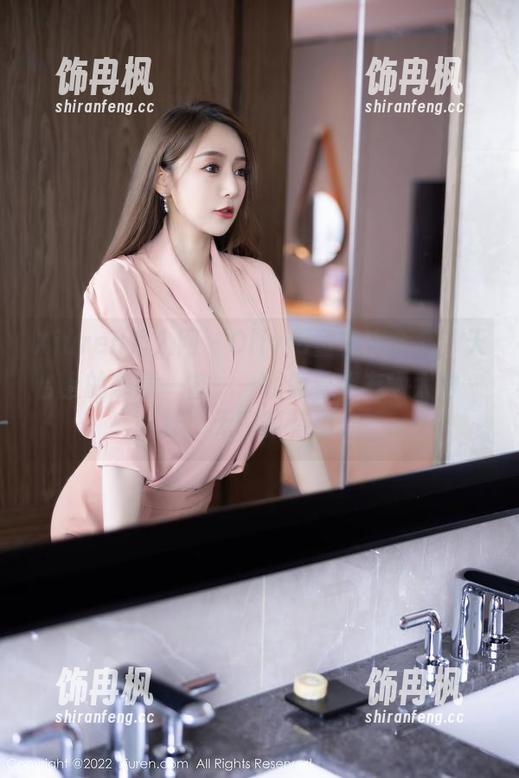 Xiuren秀人网-Olivia童安琪 Xiuren秀人网 - Olivia童安琪全集,天台上的随意一瞥——就像看朋友晒太阳一样,无聊却有趣。