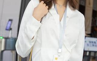 Xiuren秀人网 – 菲儿beauty的校园，谁能不驻足观看这场美丽的“作业”呢？