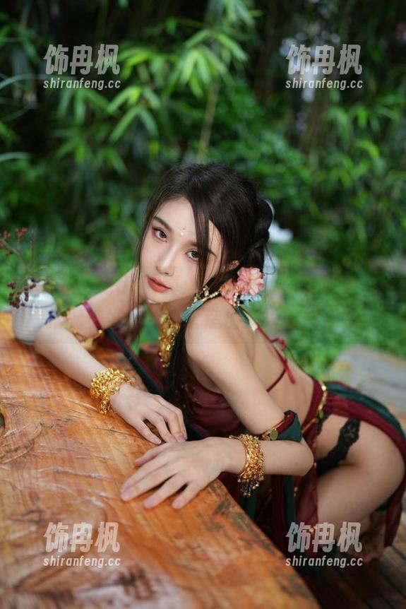 余多多Dudu写真：御姐与单车的默契，搭配美好的长路营造出淡淡的嬉戏感