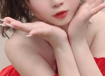 似乎依依超级懒的透明女仆就是定制的灵感源泉，你看得出来吗？