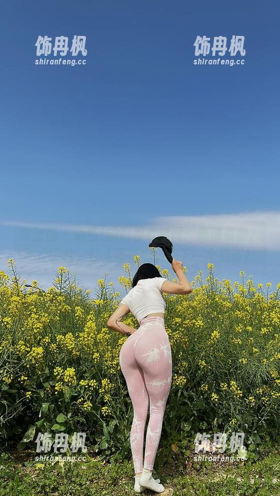 微密圈 - 俏妞t的制服直播间：高清资源、不止于此，让人不断期待的下一个造型！