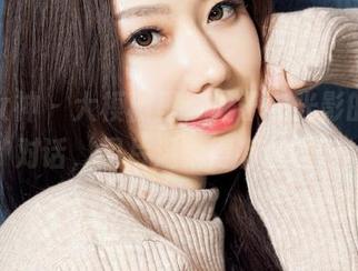 克拉女神 – 大模棚里，璇子与光影的微妙对话，图片温柔得有些暧昧