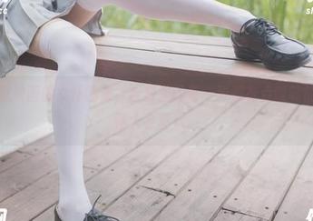 来自兔玩映画的女仆图集，合集里的每一张都有点暧昧的调调，怪人会喜欢。