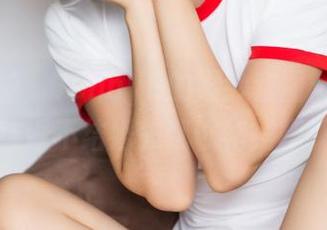 头条女神 – JennyR的婚纱套图：好吧，结婚不结婚先试试裙摆吧。