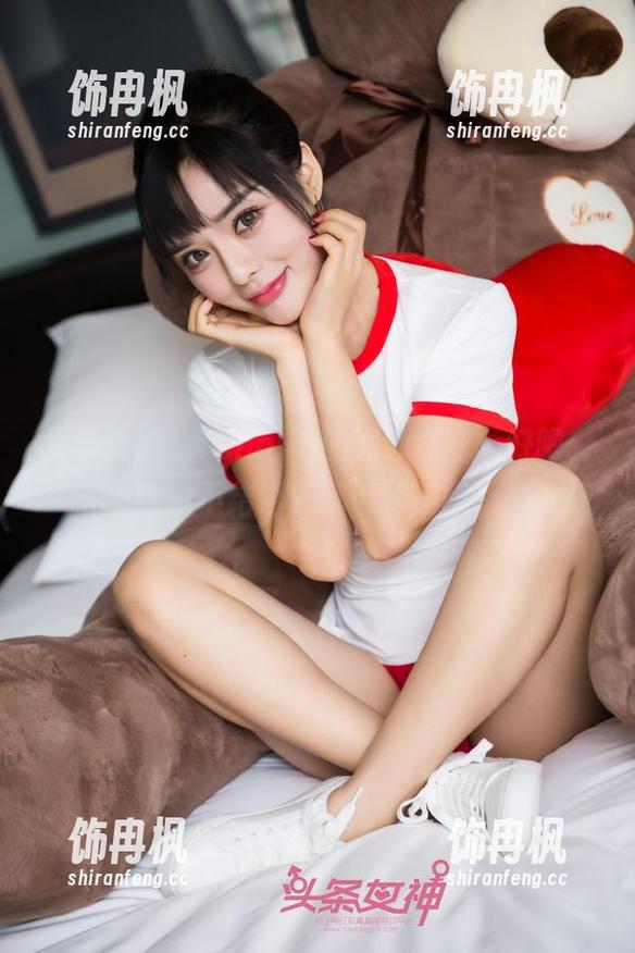 头条女神 - JennyR的婚纱套图：好吧，结婚不结婚先试试裙摆吧。
