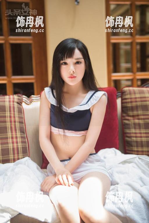 头条女神 - 是谁让语溪在礼服里变得如此‘与众不同’？求分享！