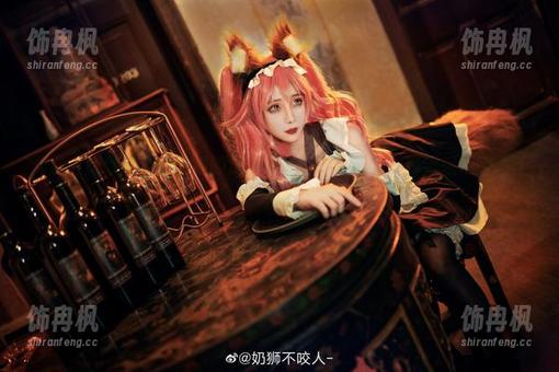 奶狮不咬人 作品《嫦娥如梦令》里的定制感觉,奶狮不咬人你到底在脑洞什么?