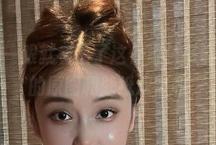 微密圈 – 一眼就看上了这件银色吊带裙，奶雯的原图和壁纸双丰收