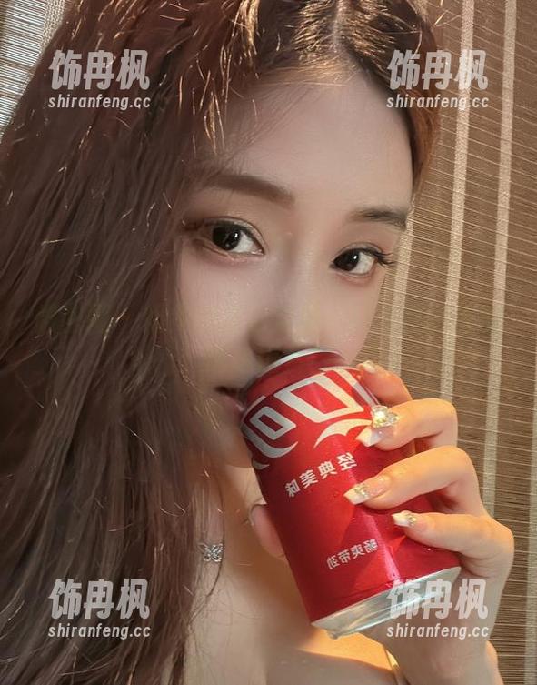 微密圈 - 奶雯的红色定制：这才是真正的诱惑图片！