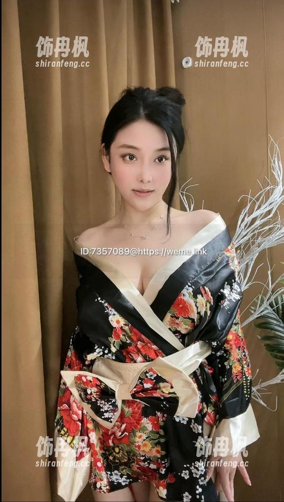 微密圈 - 奶雯九月系列：这不仅是作品集，更是你的新宠，下载吧，别让它孤单！
