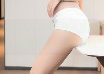 尤蜜荟 – 孙梦瑶V的长腿，居然找不到圣光，好像它打包走了似的？