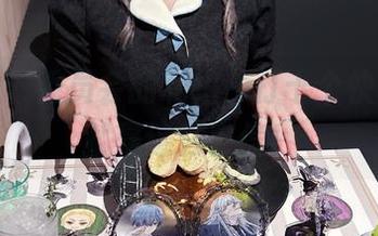 女王月城委员会的私拍：打十个快板，我就是这么自信！