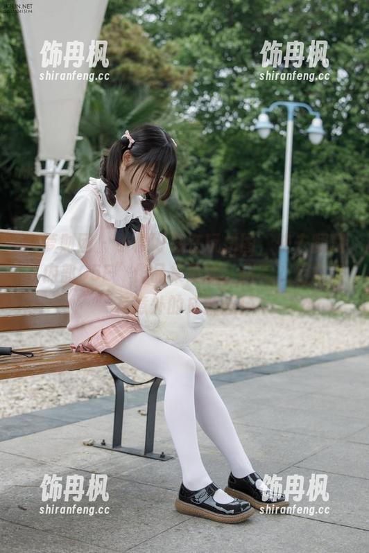 森萝财团 - 小樱好像在玩拼图，快去翻翻“内部05E”作品集更新，拼完以后肯定有意外的成就感！