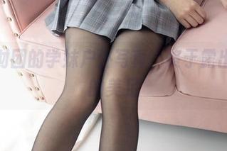 森萝财团的学妹户外写真，终于露出了她的美足