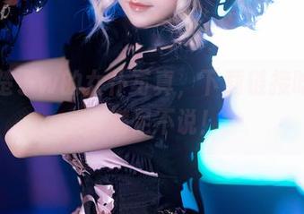 看楚楚子w的女仆写真，下载链接吃一口，满足不说！