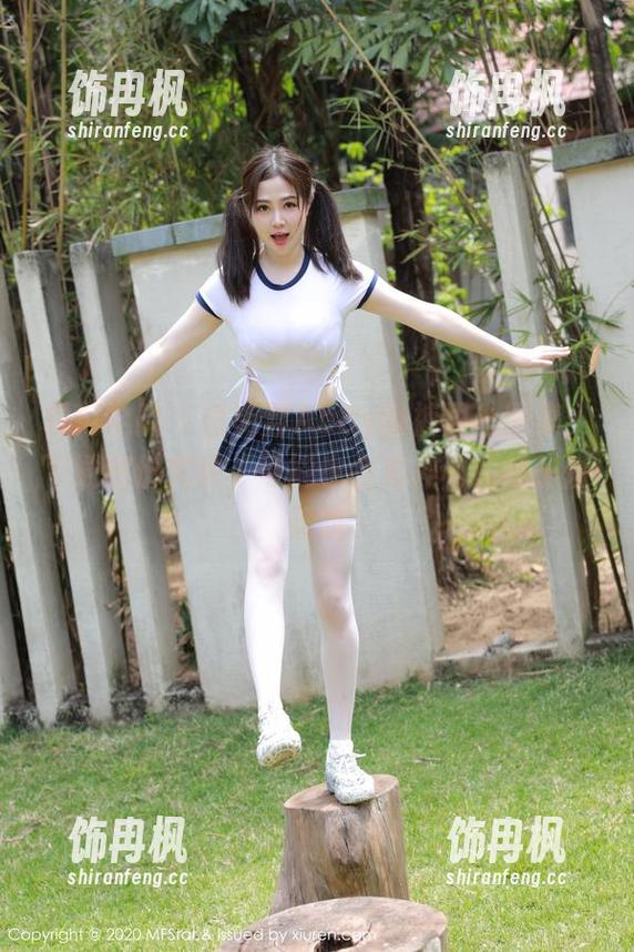 模范学院 - 白茹雪Abby的裤里丝图集：下载这份文件，可能也会有神秘的袜子附赠哦