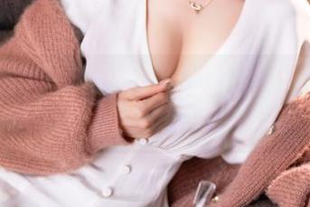 水淼aqua和她的牛仔裤：这些图片的每个角度都好像在跟我讲悄悄话。