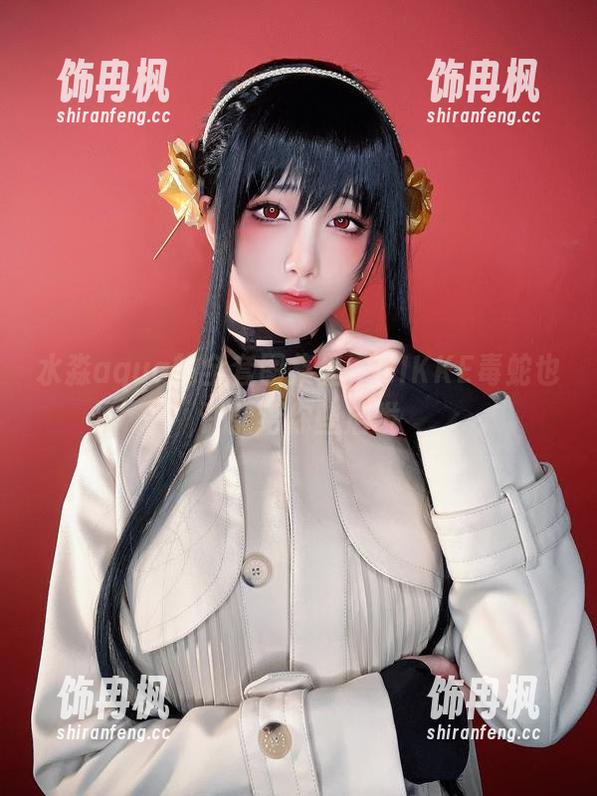 水淼aqua的全套图集里，NIKKE毒蛇也许能给你些启发