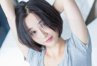 爱蜜社 – 走，一起去看Flower朱可儿的裸足写真，很无奈但又很真实