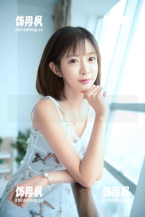 看王羽杉的连衣裙写真，说不定所有裙子都会自觉跪下。