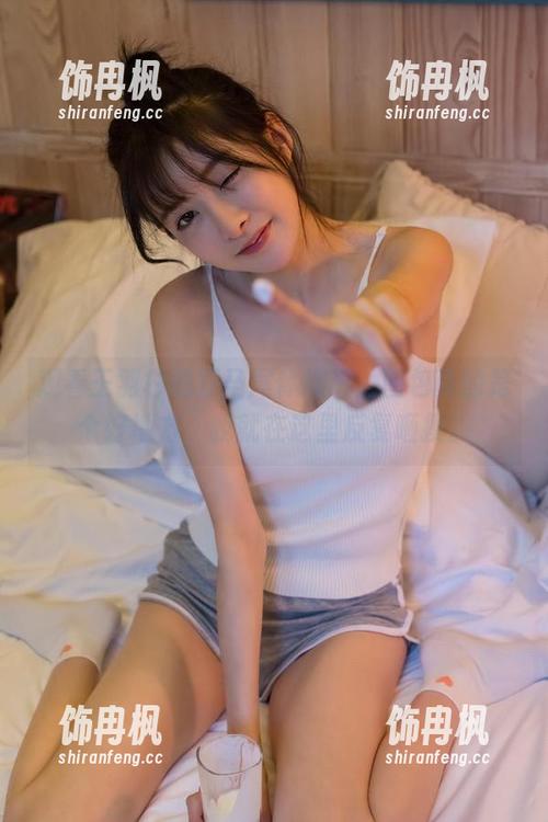 观看王羽杉的双马尾体操服，图包真的是个好地方，我就在这里反复咂摸。
