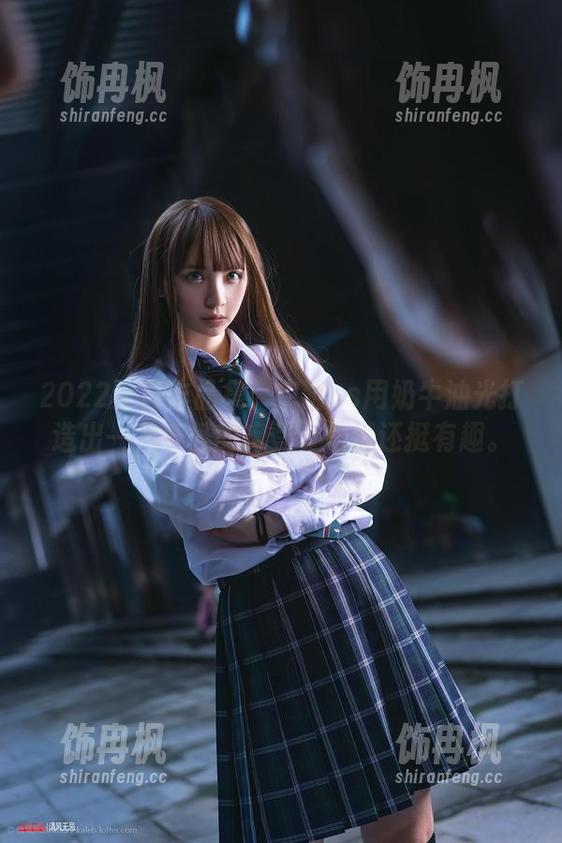 2022夏日作品集：疯猫ss用奶牛油光打造出一种奇怪的摩登，居然还挺有趣。