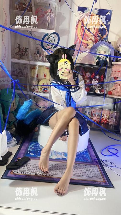 在原图中游走：白栎Shirly的流萤女仆崩坏时刻