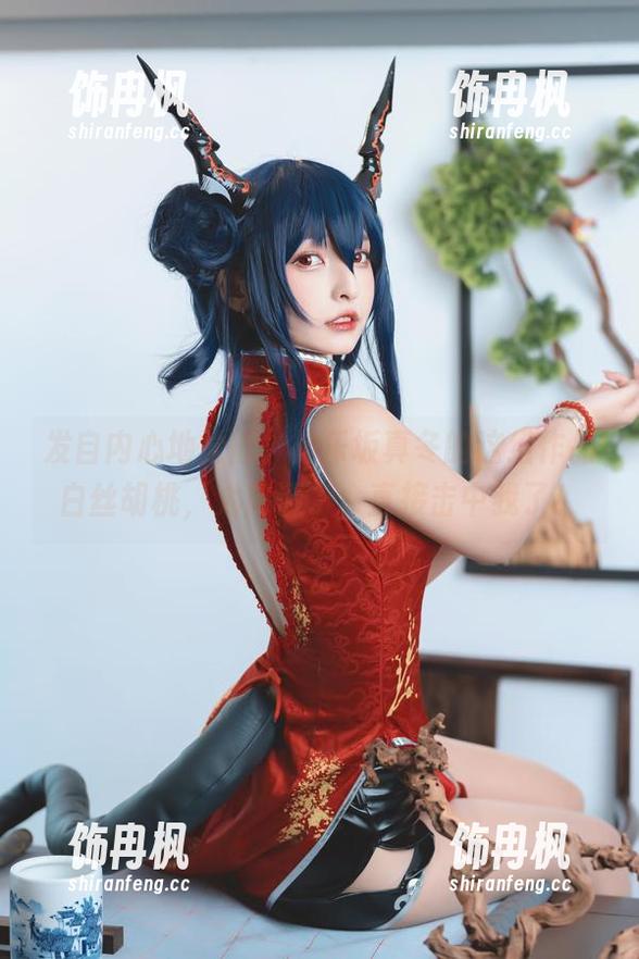 发自内心地觉得，神乐坂真冬的这组作品白丝胡桃，太高清了，直接击中我了！