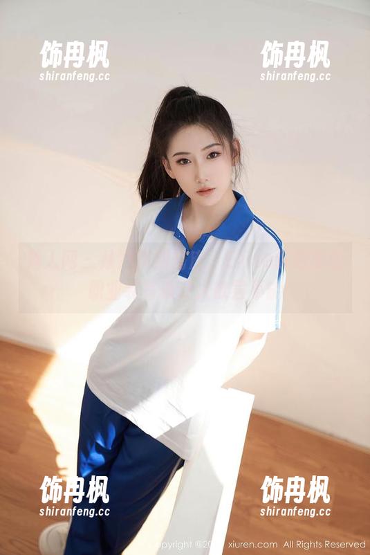 秀人网 - 从严肃到俏皮，Elise谭晓彤的职业装写真让人欲罢不能