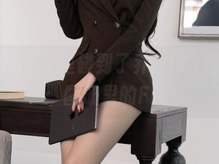秀人网 – 海浪里碰到了乔伊joy的水手服：图册里的FFT