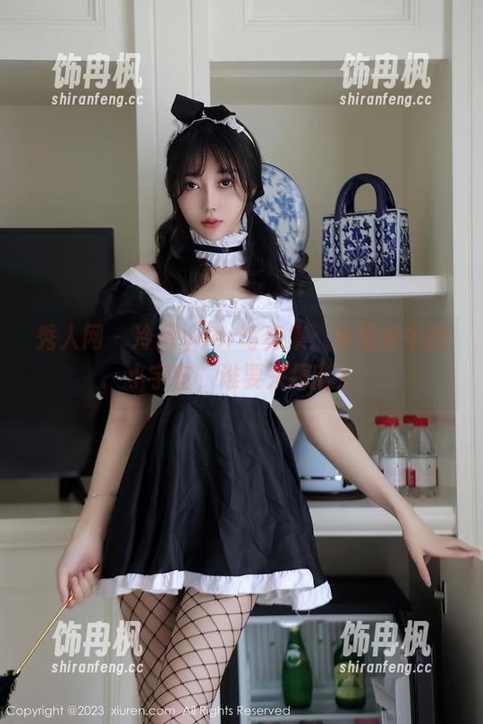 秀人网 - 冷月yuer写真集：裤里丝中的小宇宙，谁要来探险？