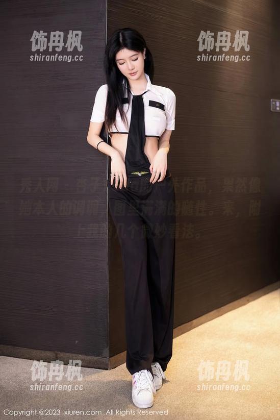 秀人网 - 杏子Yada的户外作品，果然像她本人的调调，图里满满的随性。来，附上我的几个微妙看法。