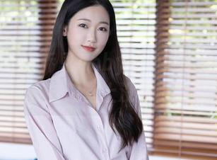 秀人网 – 王乔恩Abby的学妹图包总让我联想到那些课堂上没保稳的目光。