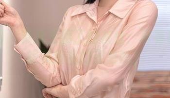 秀人网 – 精选王俪丁的灰丝：真有那么多眼花缭乱的姿势吗？