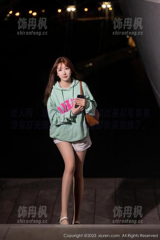 秀人网 - 谁能告诉我璀灿的比基尼写真有没有打光前后对比？原图都快晃到我了。