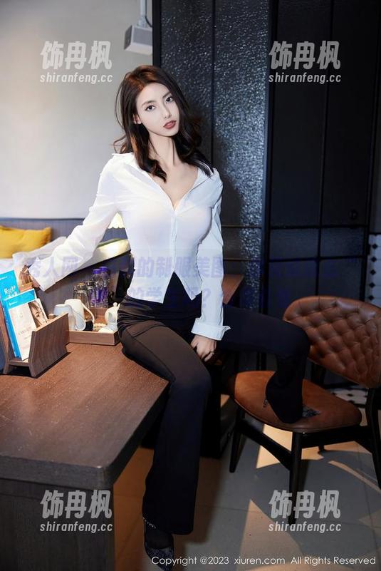 秀人网 - 白甜的制服美图：你见过这么“乖”的学生吗？合集必看