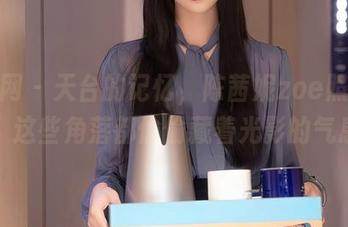 秀人网 – 天台的记忆，陈茜妮zoe照片合集，这些角落都偷偷藏着光影的气息。