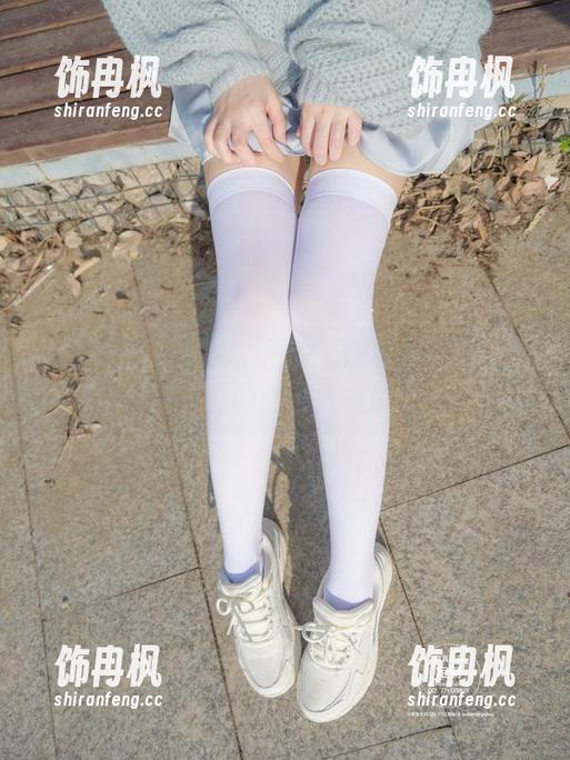 紧急企划 - 看了小恩的美腿图片，我默默发誓要把我的沙发变成健身凳。
