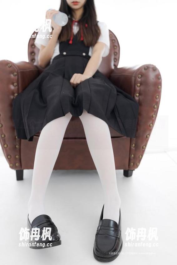 紧急企划 - 见希w的白丝制服美图，看得我直想去上课！