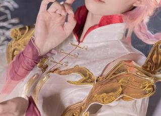 花兮_honoka的泳池写真——这图比我八月的晚霞还亮眼。