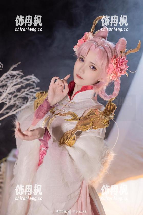 花兮_honoka的泳池写真——这图比我八月的晚霞还亮眼。