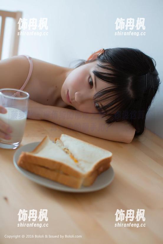 菠萝社 - 柳侑绮的吊带之旅：你说这算不算走心的随手拍？