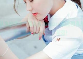 菠萝社 – 你以为的少女，猫九酱Sakura的原图私拍不小心成为了‘少女公交车上’系列！