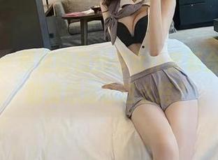 微密圈 – 葛征的白丝与女仆套装合集，真的没想过会这么搭？